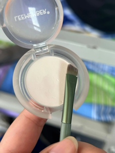 只用了两样东西就把我万年泪沟填平了leemember荔萌哑光高光05 02