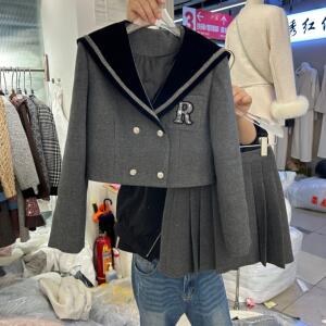 学院风减龄百褶裙羽绒小香风套装女修身修身短款海军领外套两件套