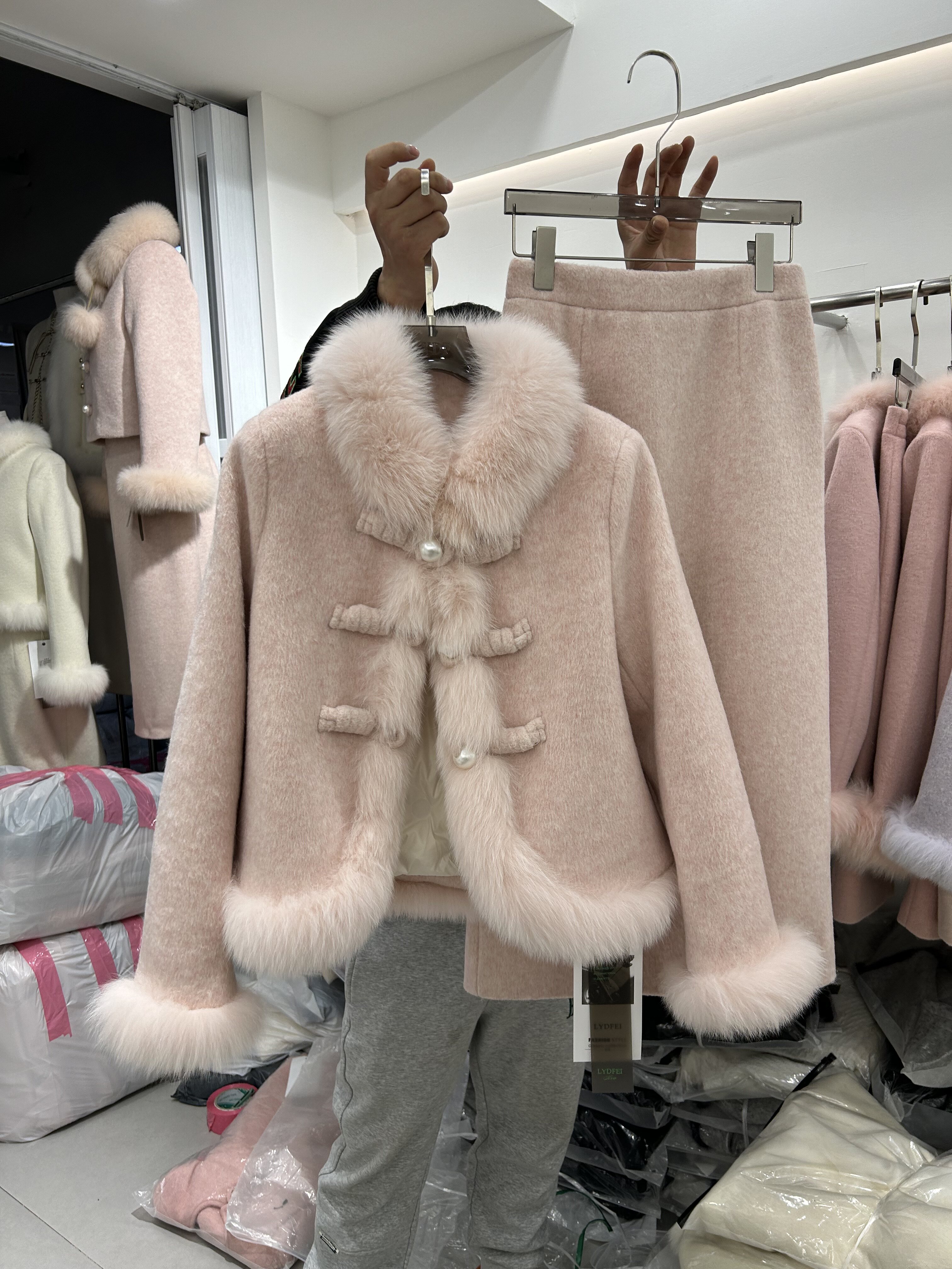 中国风高端富家千金皮草羽绒长裙小香风套装女狐狸毛外套两件套潮