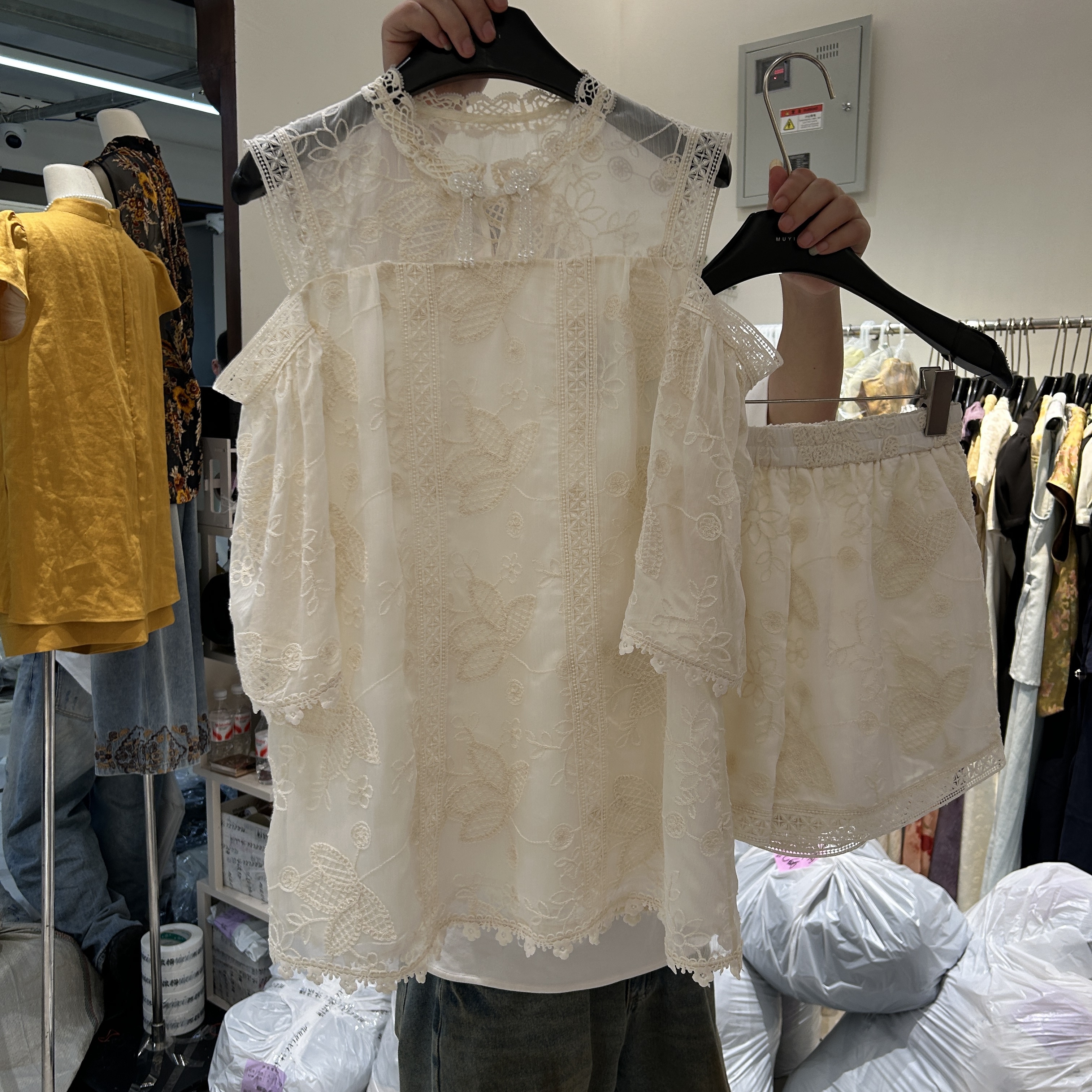 甜美风休闲短裤露肩上衣两件套女夏季韩版休闲时尚显瘦宽松套装裙