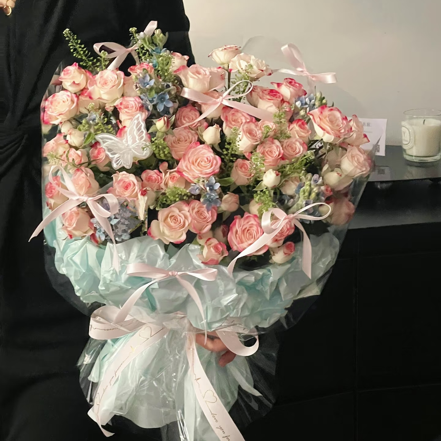 芭蕾风折射多头玫瑰蓝星花花束