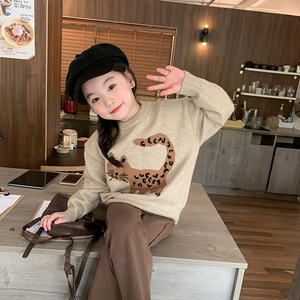 艾摩贝贝2023秋冬新款女童韩版卡通毛衣儿童圆领套头衫针织上衣潮