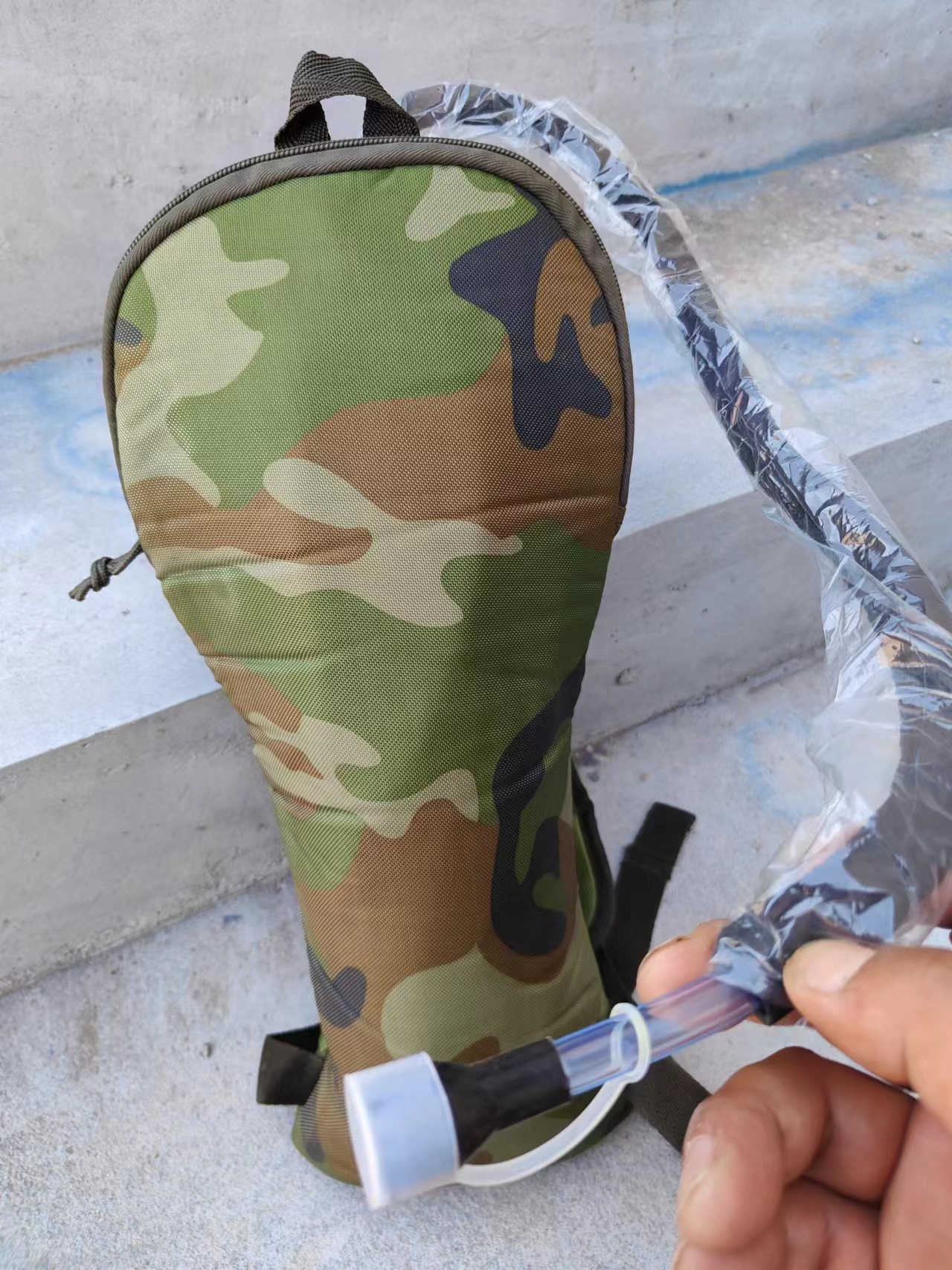 正品XJS03-1野外单人饮水器水袋 2升野营饮水袋背负外套