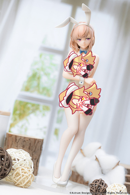 白白色兔女郎画师授权手办