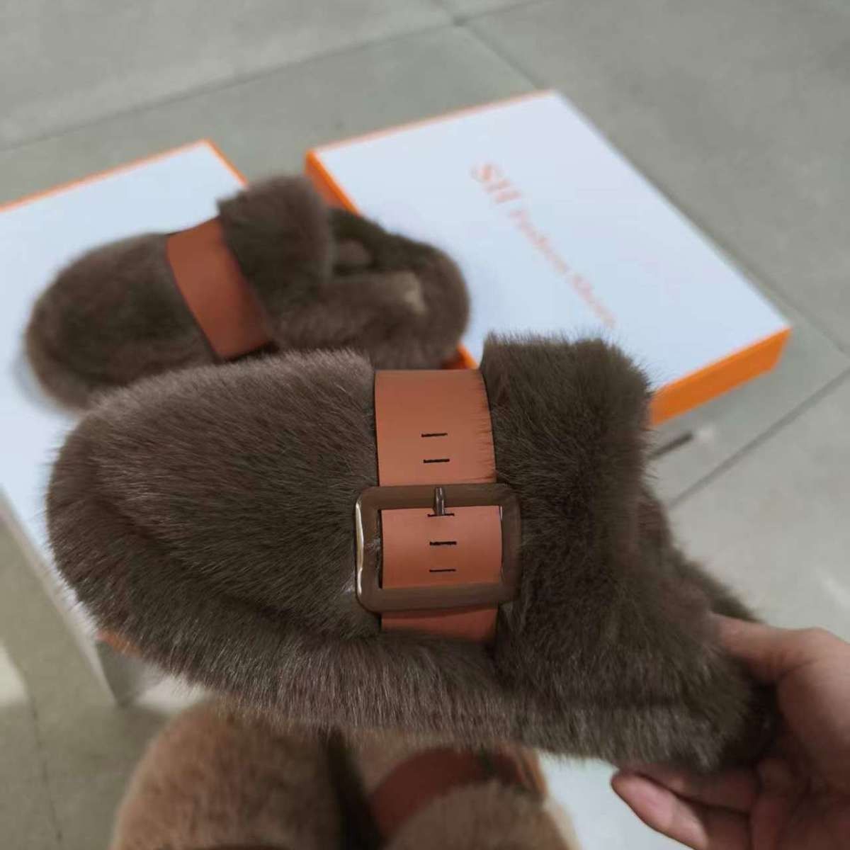 2025新款水貂毛毛拖鞋女外穿时尚百搭交叉厚底毛毛拖鞋