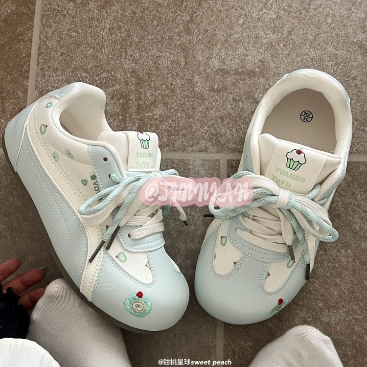 小众薄底赛车鞋子女2025春季新软底粉色丑萌kitty平底休闲德训鞋