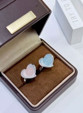 2026新款天然粉晶闪钻贝纹爱心蓝玉髓戒指女时尚轻奢精致氛围手饰