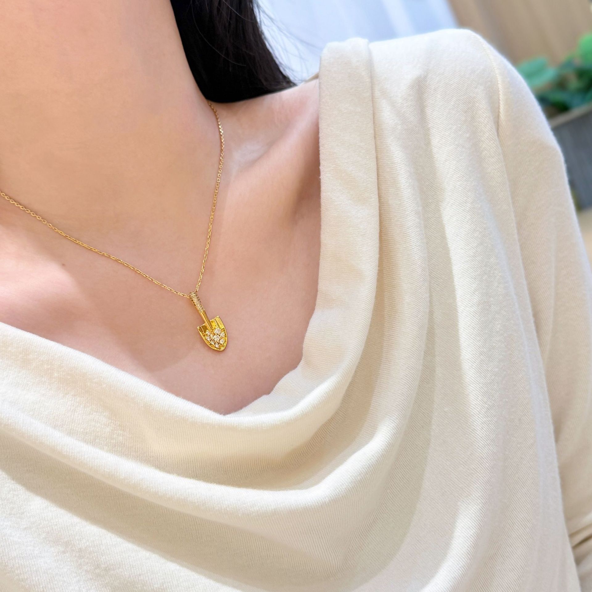 25淫乱小众时尚闪钻小金铲吊坠项链女个性高级感锁骨链新年礼物