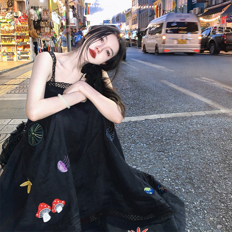 渔小平 流浪地球 纯亚麻刺绣小众不撞款连衣裙夏日绝美吊带裙女,女装/女士精品,连衣裙,淘宝优惠券,粉丝福利购,淘宝优惠卷