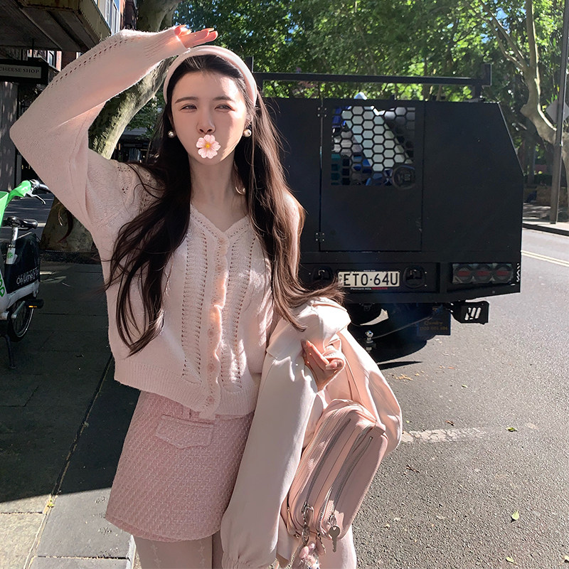 渔小平 拾花少女 羊毛镂空钩花毛衣女2025冬季针织衫开衫外套上衣,女装/女士精品,毛衣,淘宝优惠券,粉丝福利购,淘宝优惠卷