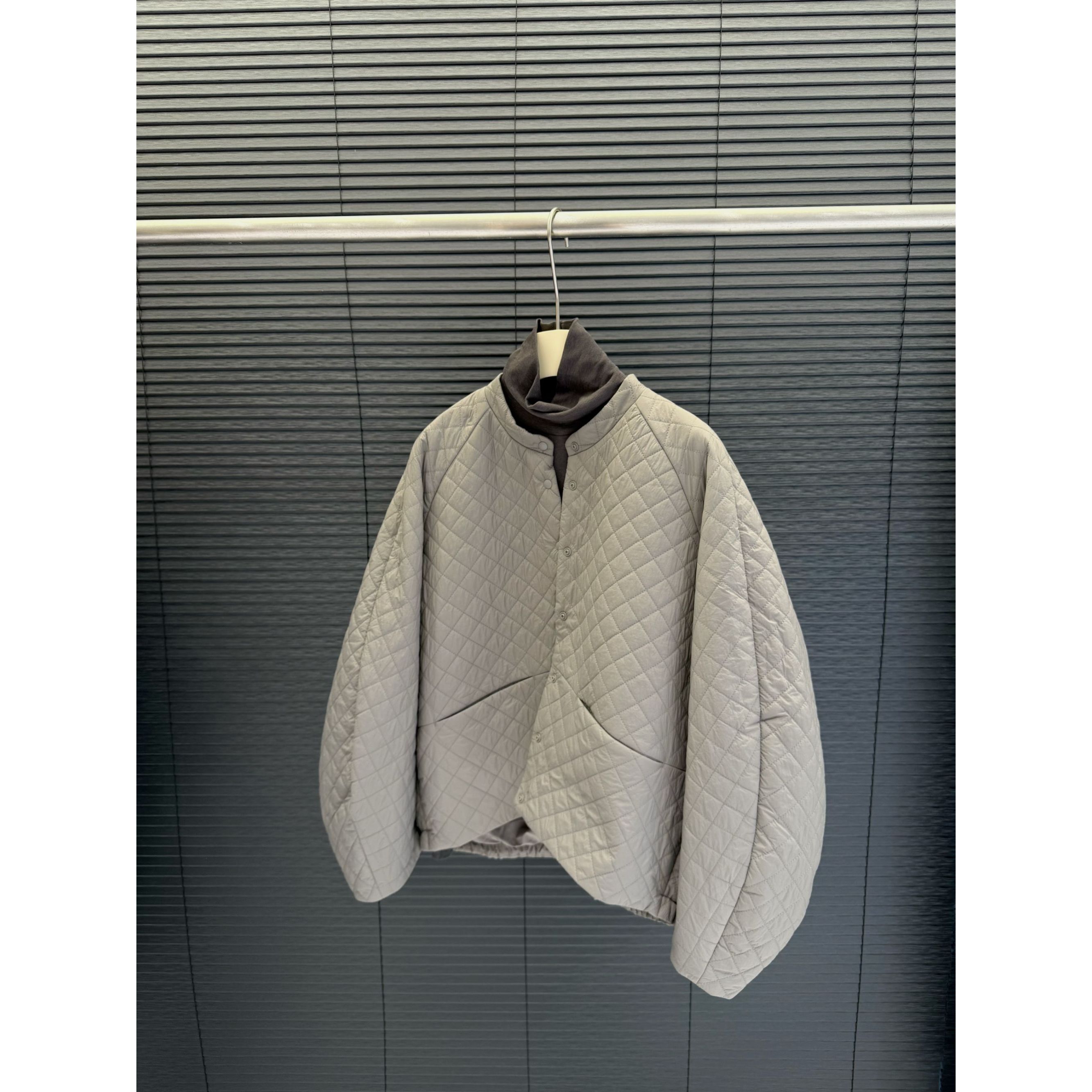仓美美女装-菱格口袋按扣设计棉服（卡码推荐拍大！）
