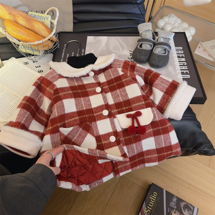 女童拜年服外套2026冬季新款女宝宝娃娃领不对称口袋夹棉格子上衣