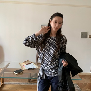 Best 新款 U百搭显瘦设计感上衣 T恤女秋季 TCCW复古条纹一字领长袖