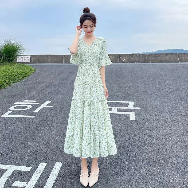 跨境东南亚绿色碎花连衣裙女夏季新款喇叭袖高腰显瘦洋气仙女长裙