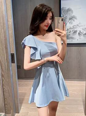 单肩名媛法式小礼服女款设计感小个子黑色修身显瘦性感连衣裙短裙