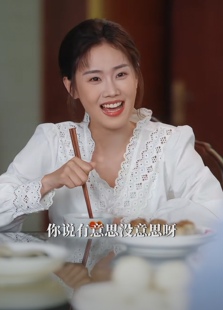 进城找亲爸亲妈她超级不好惹楚蔓同款白色V领镂空花边长袖衬衫女