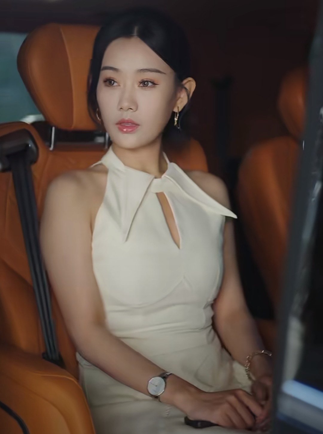 暮色相逢时林听晚同款白色挂脖露背高腰无袖连衣裙长裙2025新款图片