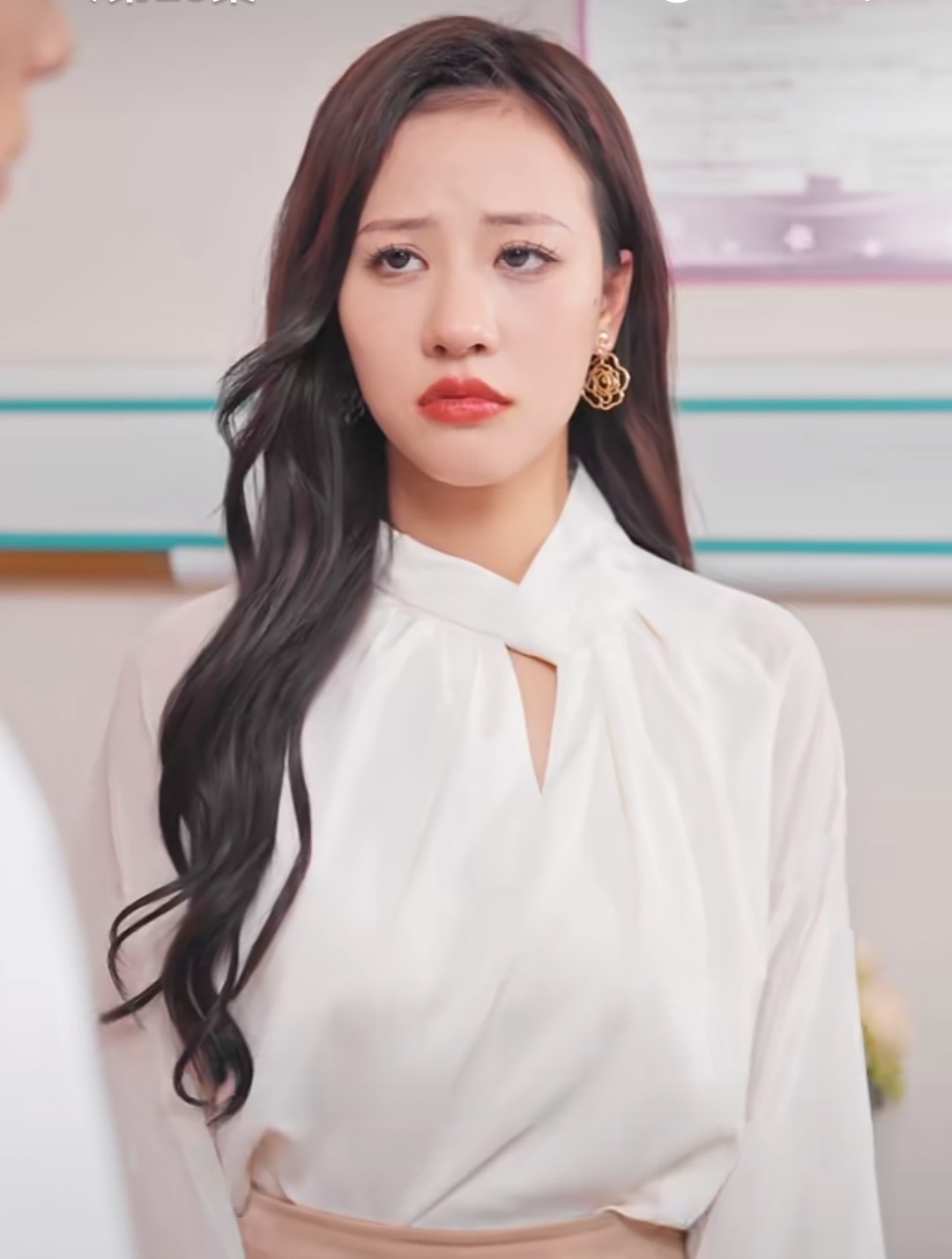 短剧三年成空知来者不可追同款白色镂空气质简约长袖衬衫女2025春