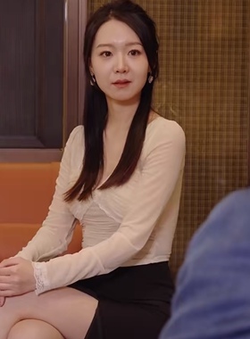 短剧闪婚老婆竟是国画女王金碧同款网纱蕾丝拼接V领长袖上衣女
