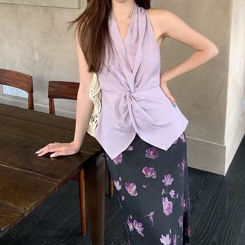Fitted short crop tank top that can be worn out