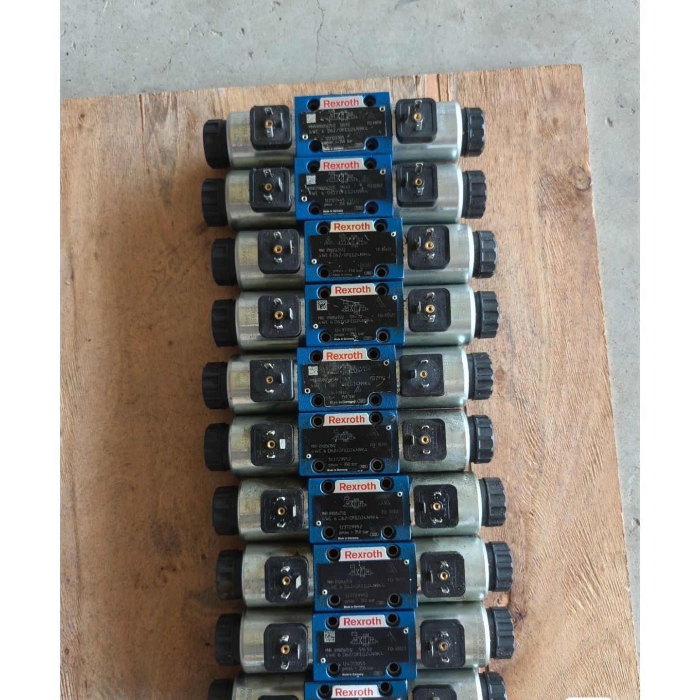 售前询价德国Reⅹroth力士乐电磁阀4WE6D62oFEG24N9K4 4WE6J62