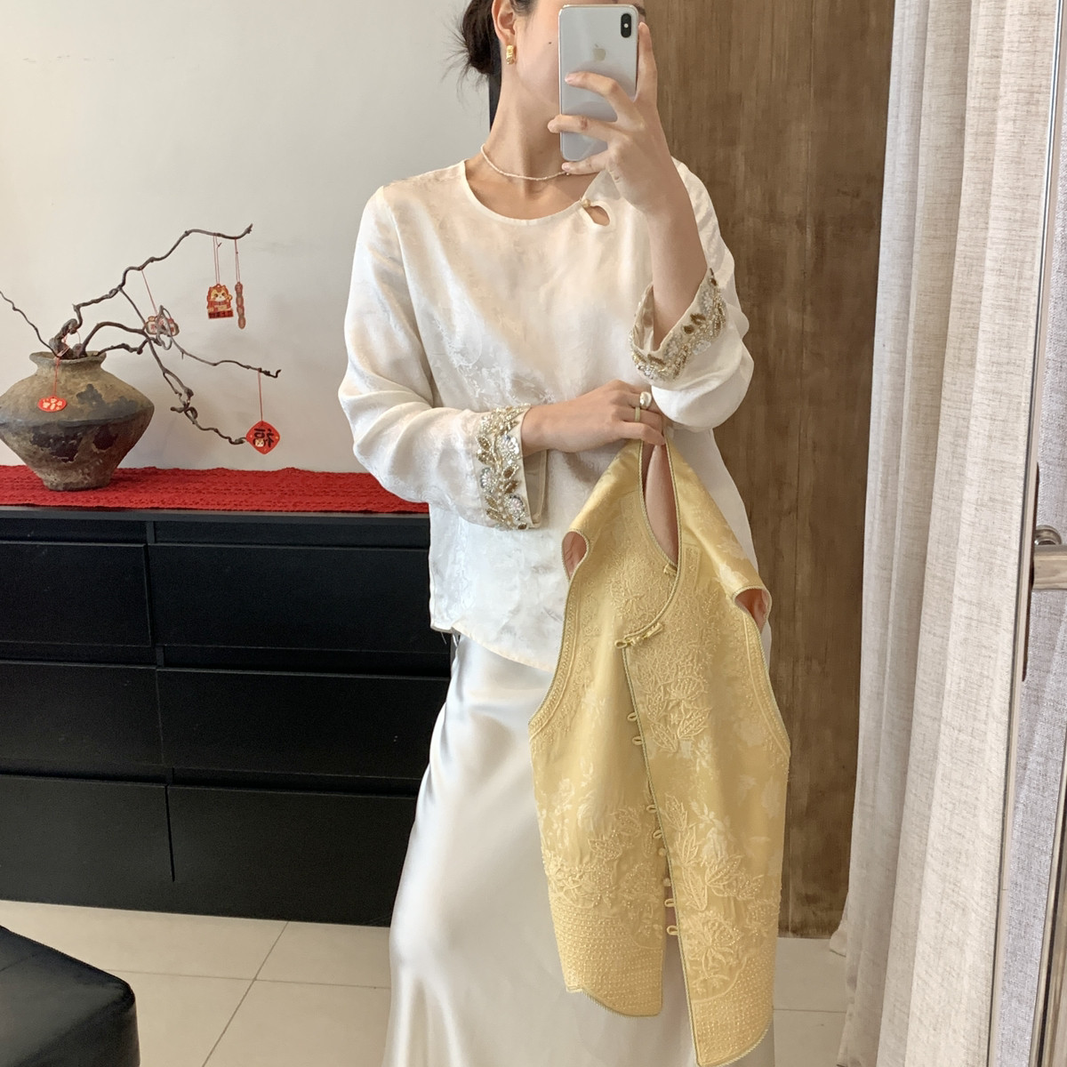 26年早春新中式气质百搭重工钉珠小衫