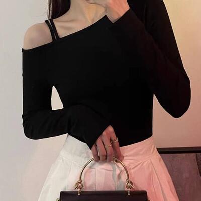 黑色一字肩上衣女秋季辣妹锁骨设计感小众长袖斜肩打底衫露肩T恤