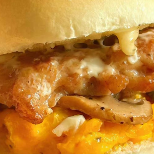 手撕猪肉凤梨堡 松露滑蛋鸡肉堡 兔子bar兔兔two堡 一盒两个口味