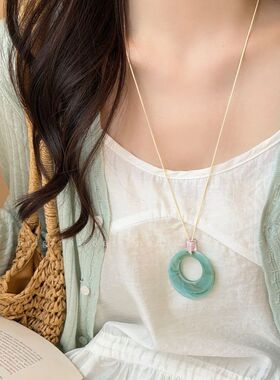 夏天蓝色粉色独特漂亮项链长款镂空圆形女款学生小众百搭吊坠装饰