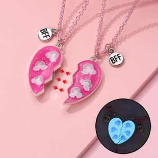 可发光夜光闺蜜项链磁吸二人一对云朵爱心双人学生党一人一半吊坠