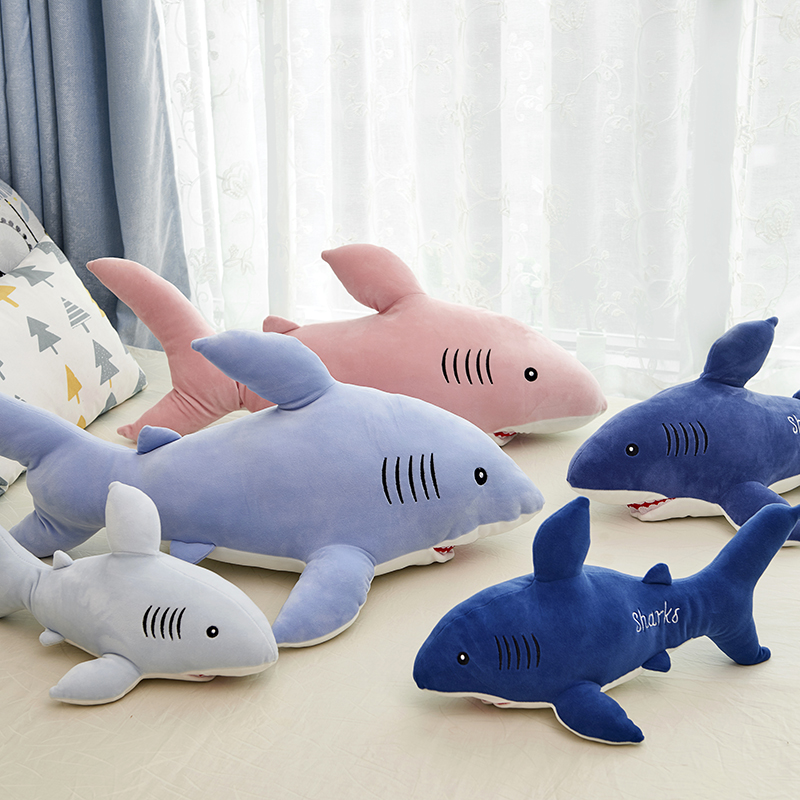鲨鱼公仔睡觉长条抱枕男生款玩偶