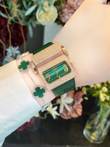香雪儿X.cer2025年新款孔雀绿方形手表女爆闪水钻小方表小绿表女