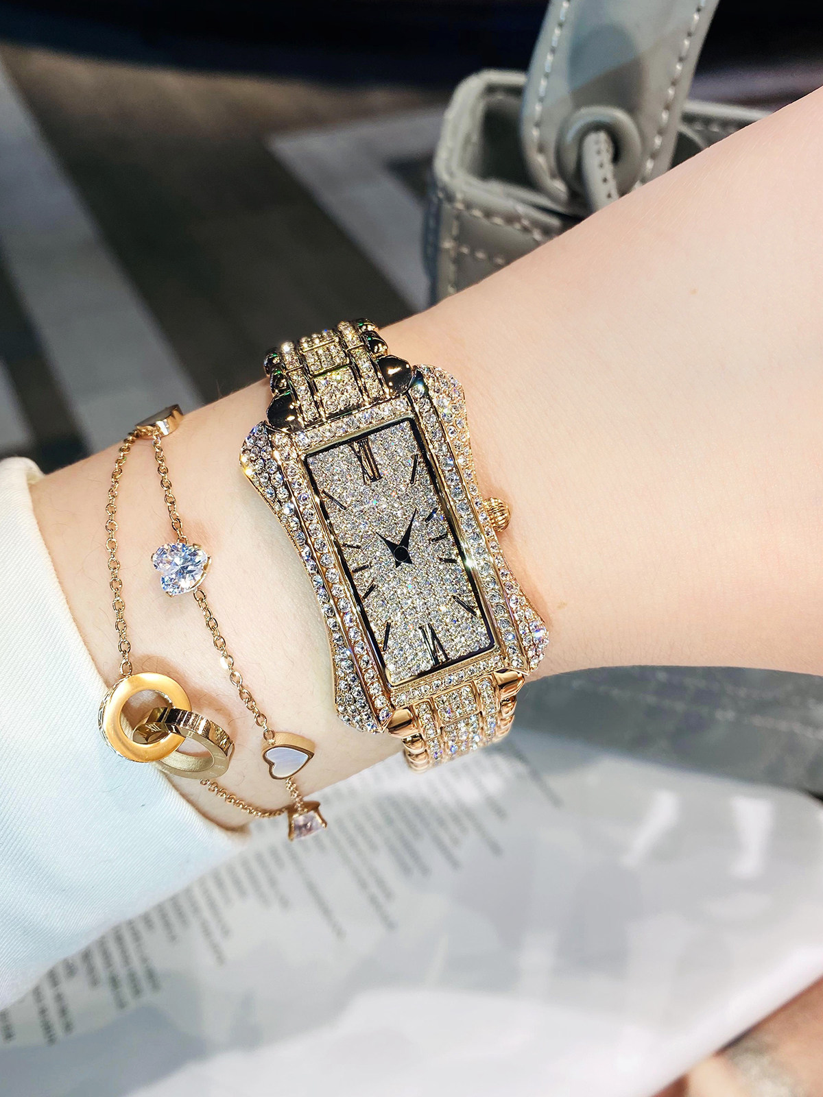 2021年新款十大品牌蒂玮娜满天星水钻手表女轻奢重工爆闪链带防水