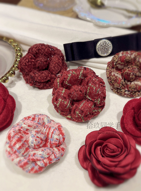 高级红色山茶花胸针小香风胸花精致女粗花呢手工别针婚礼年会配饰