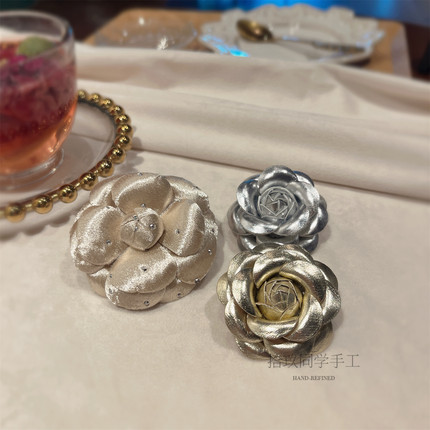 小香搭子山茶花胸针法式轻奢高级感胸花金银香槟配色贵贵千金别针