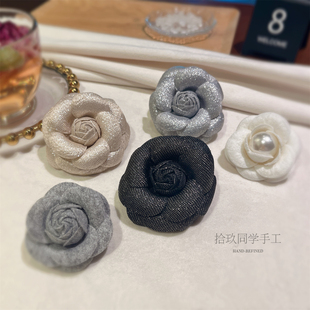 外套别针女 高级白领通勤山茶花胸针银色香槟色小香风花朵胸花西装