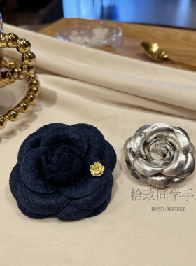 富家千金的秘密胸针典雅深蓝色叠戴轻奢金银真皮高级感配饰优雅女