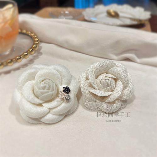 春夏米色文艺清新山茶花胸针