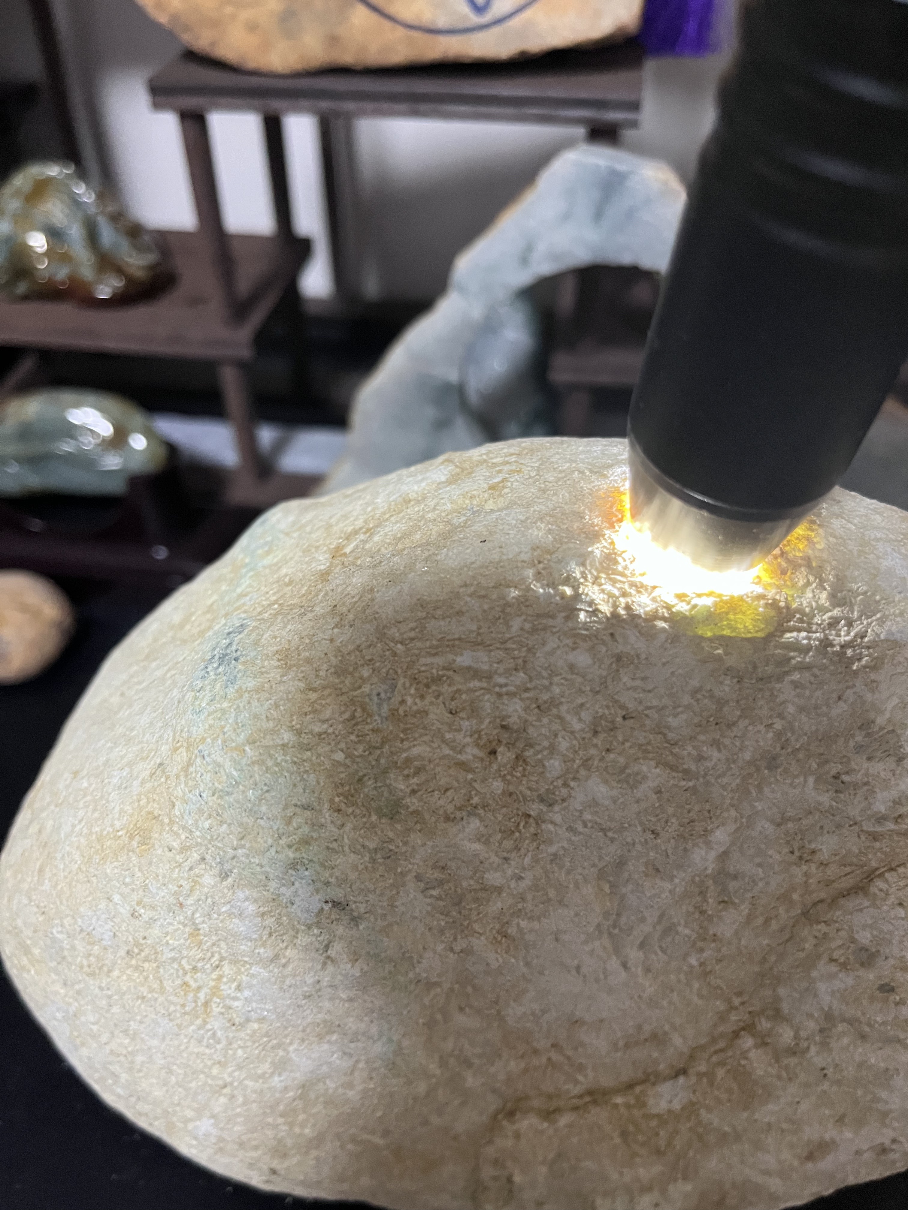 天然缅甸A货翡翠糯种冰种绿带环绕原石摆件［点关注惊喜折上折］