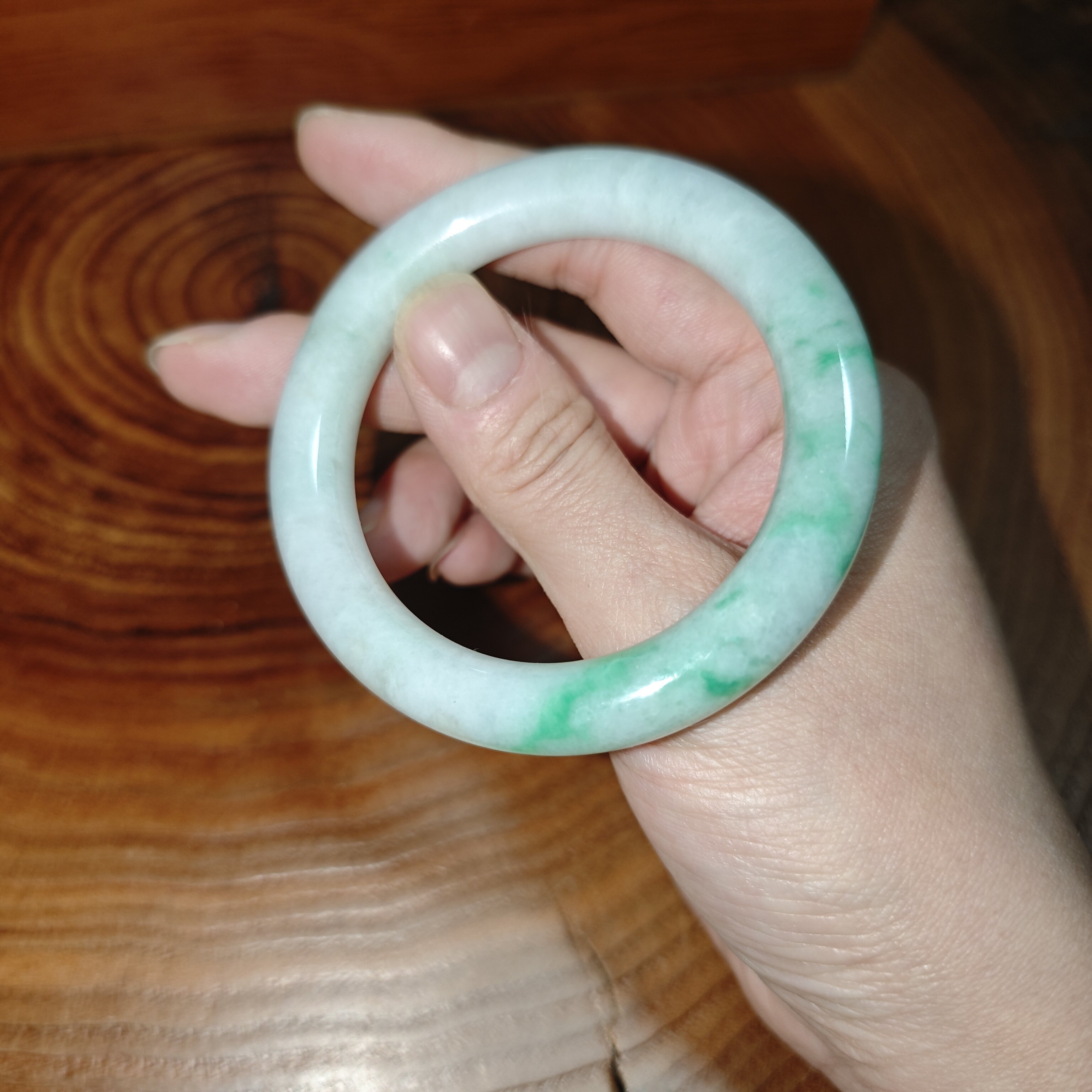 53.3圈圆条缅A翡翠高糯起胶白底青飘绿手镯