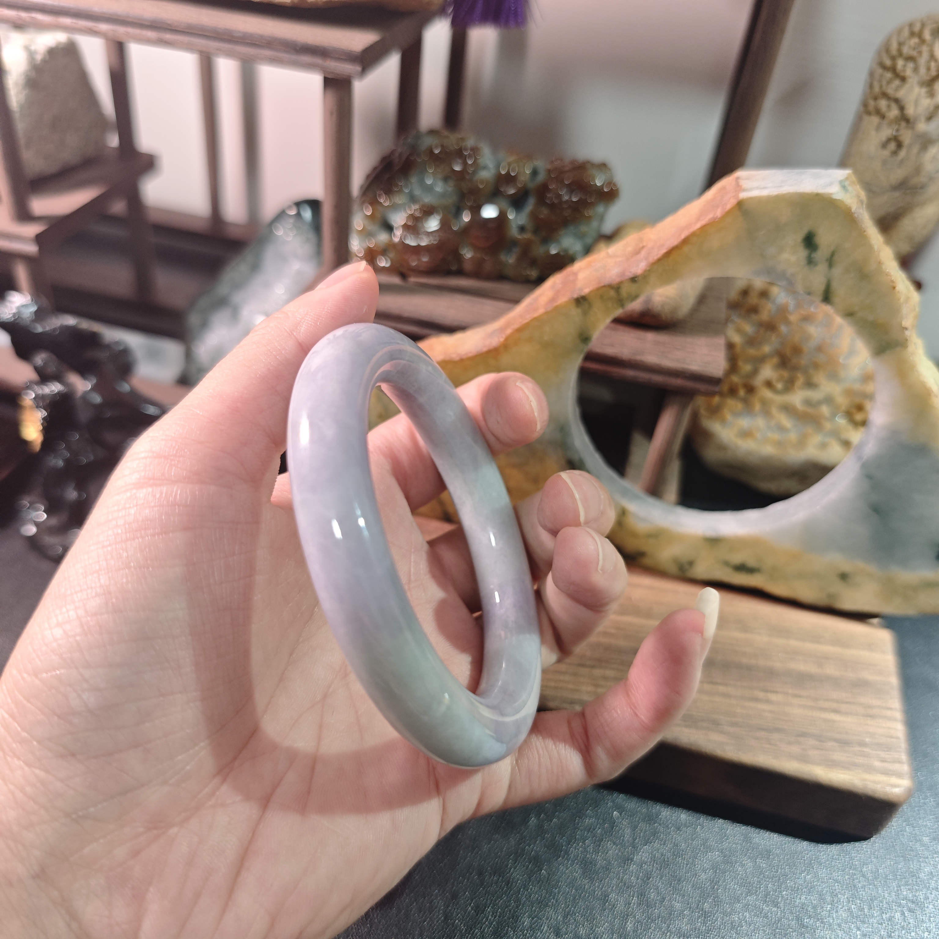 天然缅甸A货翡翠浓郁春彩58圈口胖圆条特色手镯［关注领福利］