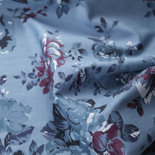 日本进口薄款蓝灰色底月季花印花高支纯棉府绸面料设计师衬衫布料