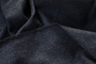 意大利进口温润黑灰色人字鱼骨纹短顺细腻编织纯羊毛设计师布料