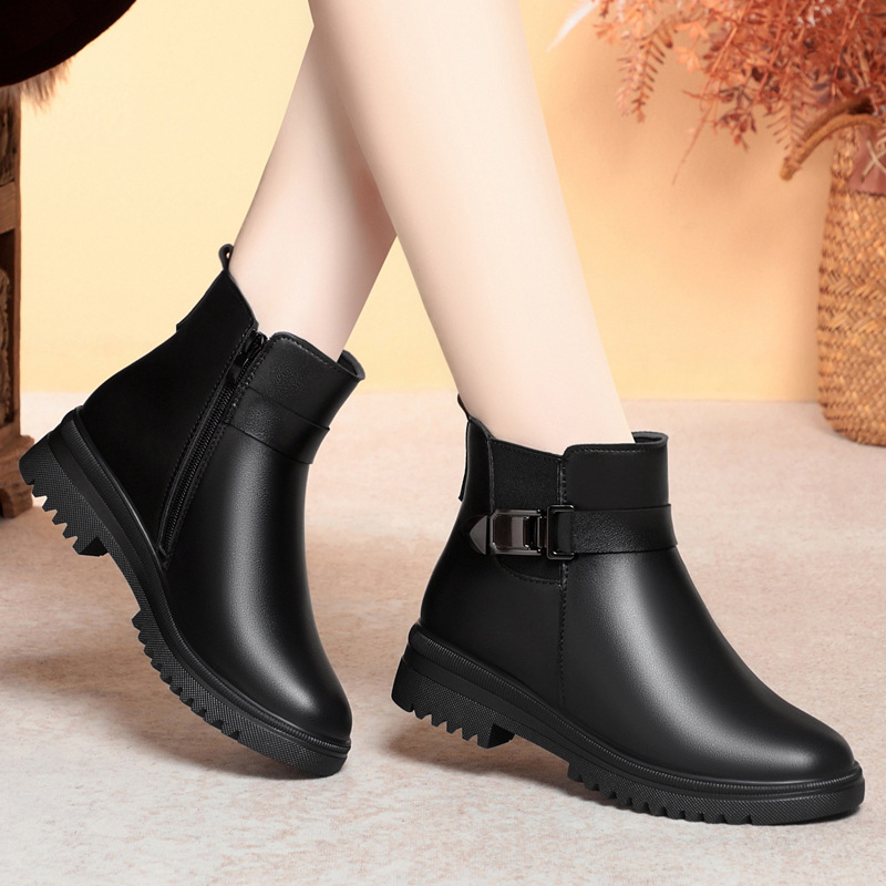 软皮妈妈棉鞋女冬加绒靴子女士短靴软底防滑羊毛皮鞋中老年女鞋子