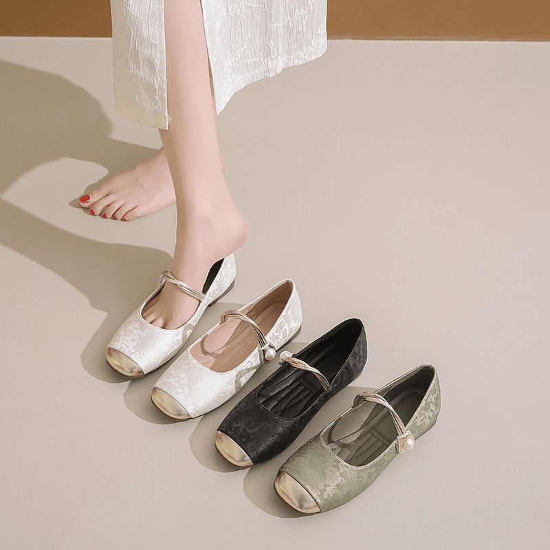 老北京布鞋女秋冬中式2025新款单鞋国风旗袍鞋子洋气年轻女款