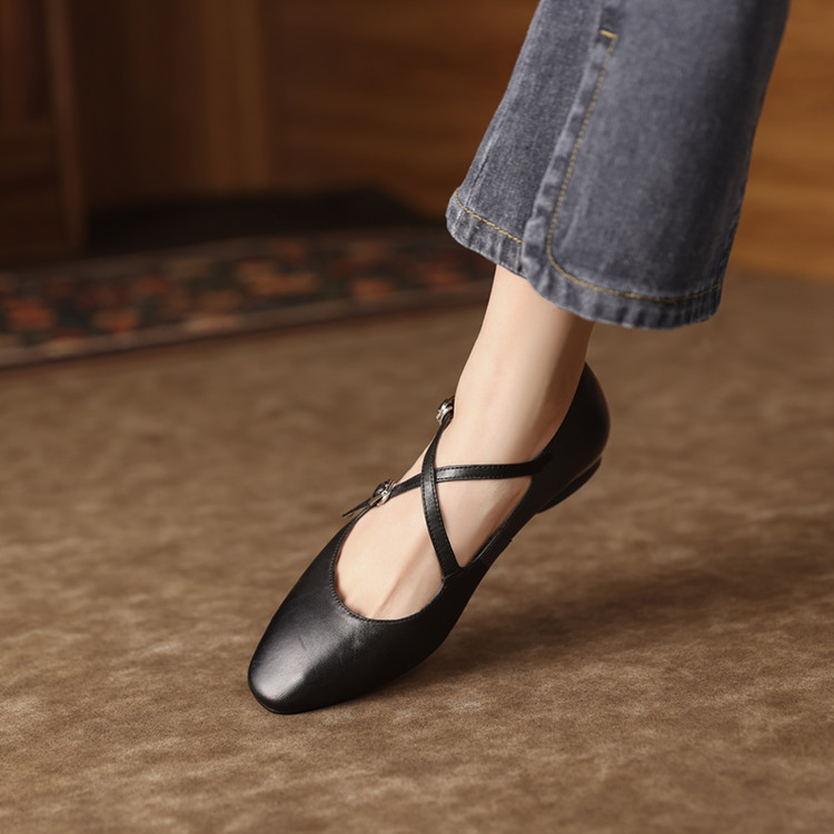 2025新款单鞋低跟女鞋交叉带平底鞋黑色皮鞋法式复古酒红色鞋子女
