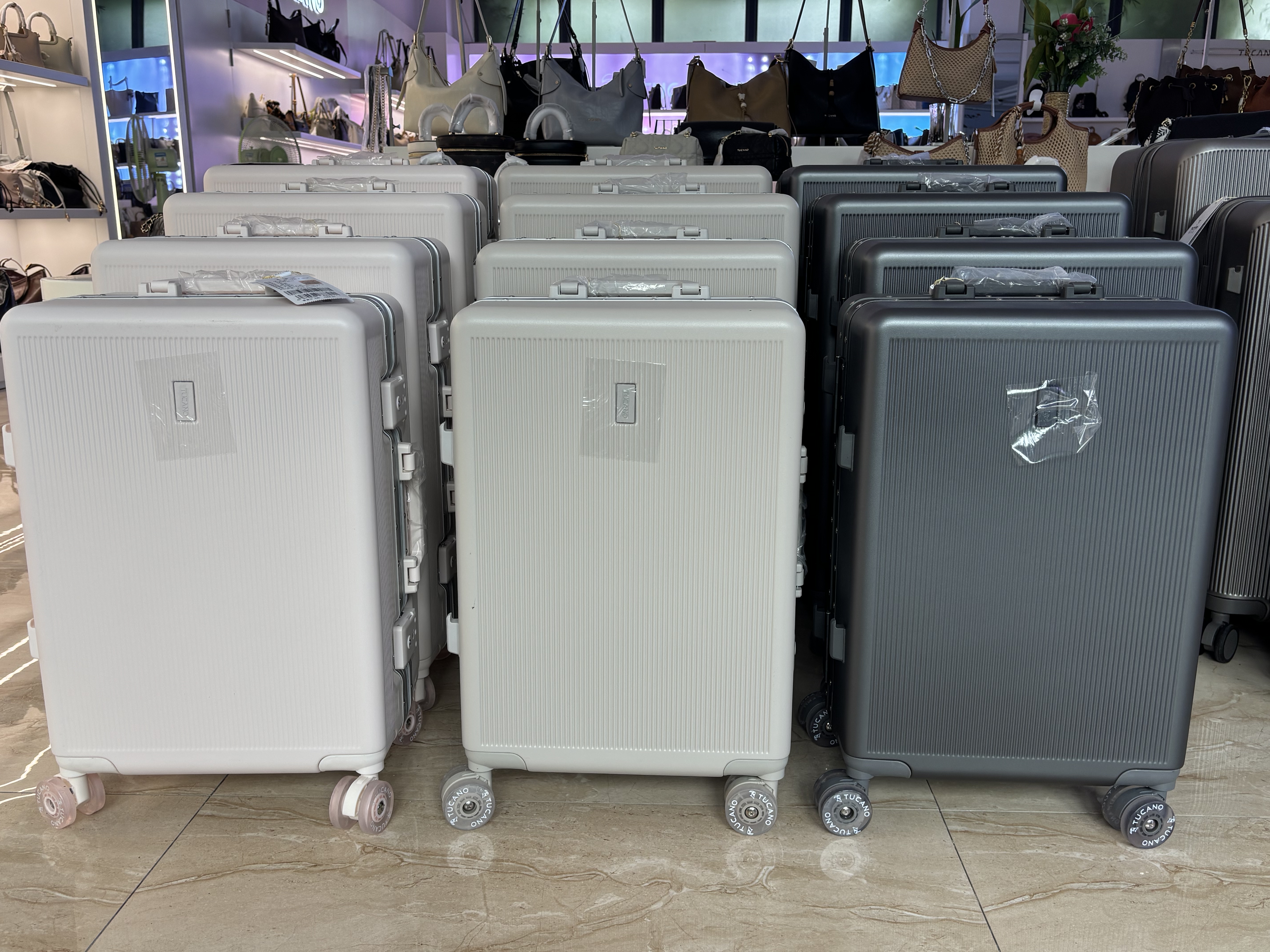 啄木鸟品牌拉杆箱2026年开学季新款铝框正品旅行拉杆箱万向轮潮流
