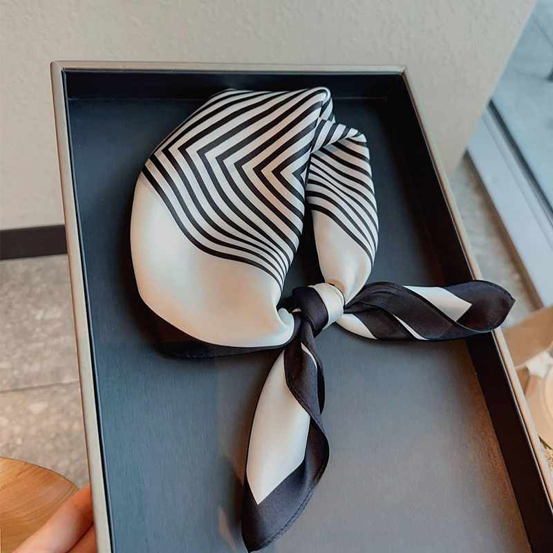 简约条纹真丝方巾职业配饰丝巾女