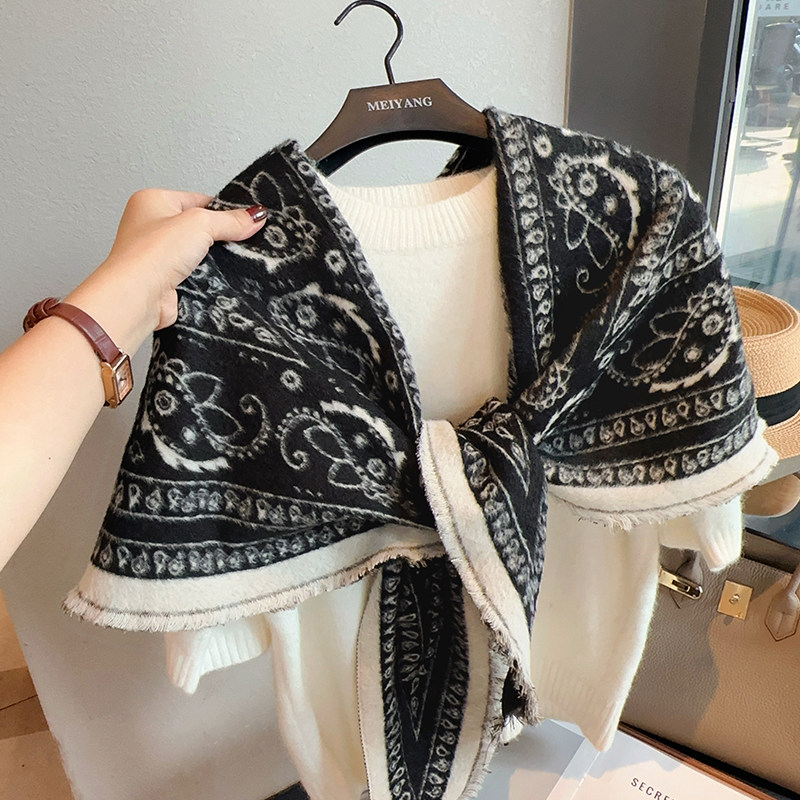 气质经典腰果花黑色三角巾外搭披肩女秋冬新款仿羊绒围巾绑腰屁帘,服饰配件/皮带/帽子/围巾,围巾/丝巾/披肩,淘宝优惠券,粉丝福利购,淘宝优惠卷
