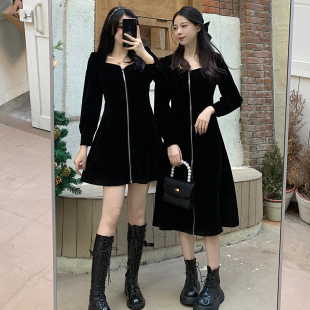 秋冬季大码女装赫本风气质修身连衣裙胖妹妹遮肚子拉链方领小黑裙